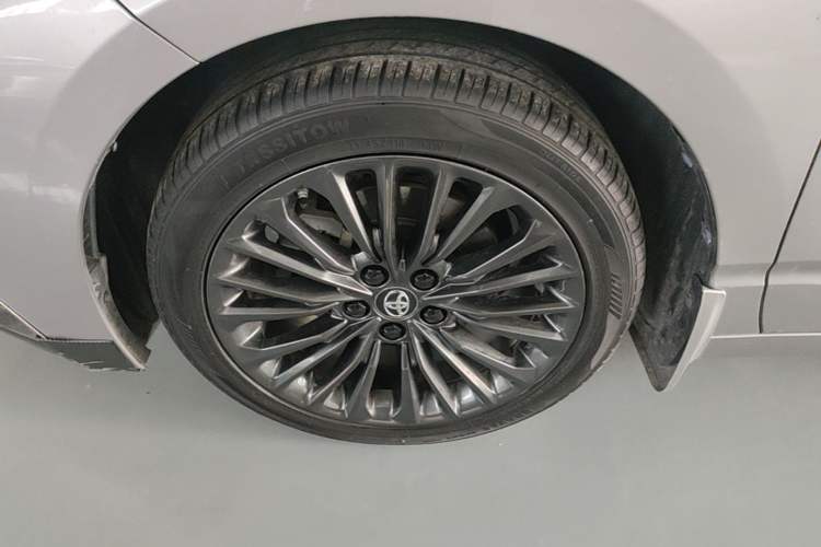 Used Toyota Avalon 2019 2.0L XLE Premium Edition China VI Left Front Wheel Hub