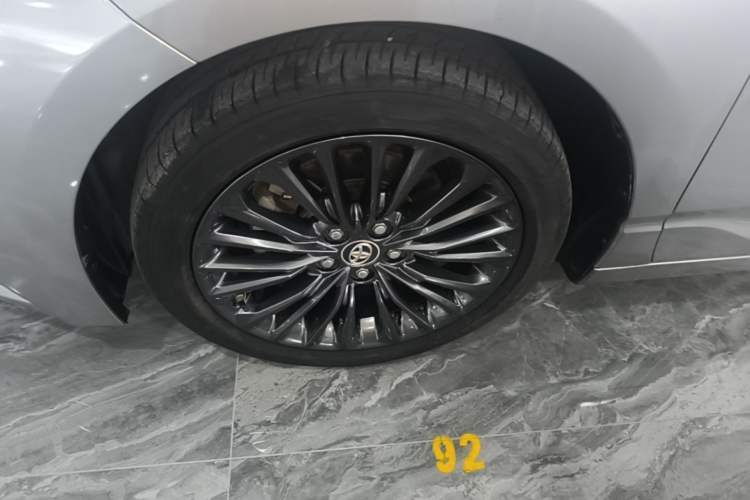 Used Toyota Avalon 2019 2.5L Touring Premium Version China VI Standard Left Front Wheel Hub