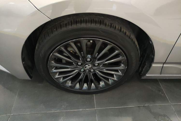 Used Toyota Avalon 2019 2.0L XLE Premium Edition China VI Left Front Wheel Hub