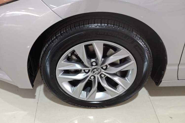 Used Toyota Avalon 2019 2.5L Ambition Version China VI Standard Left Front Wheel Hub