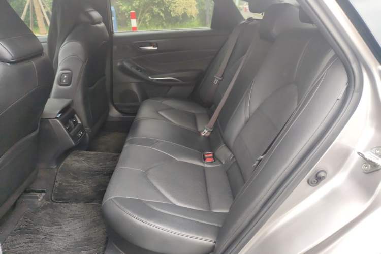 Used Toyota Avalon 2019 Dual-Engine 2.5L Luxury Edition China VI Standard Left Rear Seat
