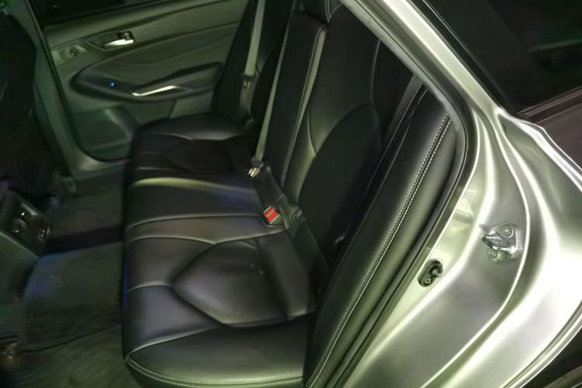 Used Toyota Avalon 2019 2.0L Ambition Edition China VI Left Rear Seat