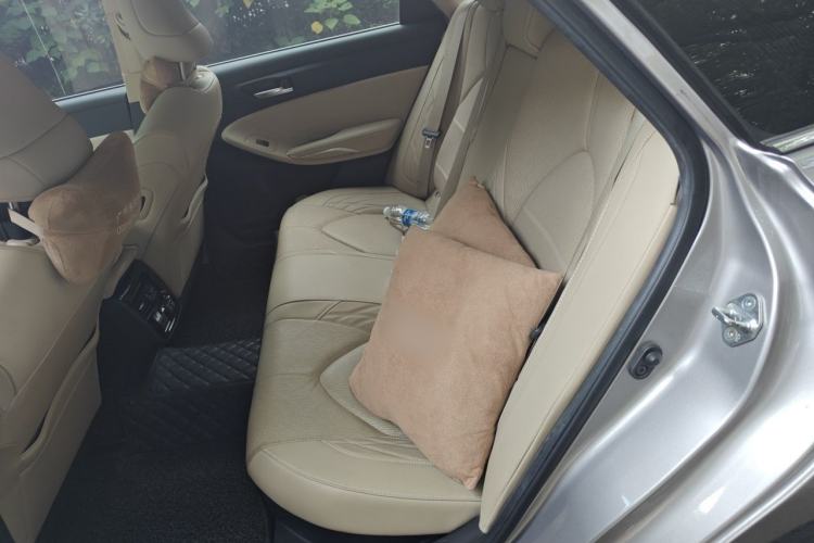 Used Toyota Avalon 2019 Dual-Engine 2.5L XLE Prestige Version China VI Standard Left Rear Seat