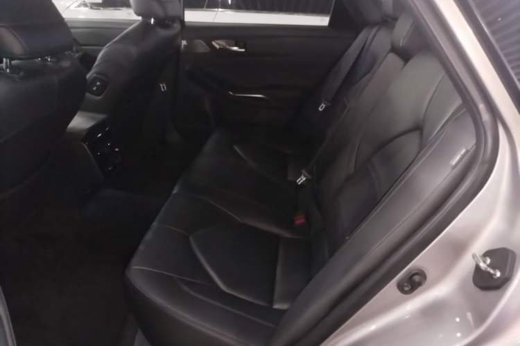 Used Toyota Avalon 2019 2.0L XLE Premium Edition China VI Left Rear Seat