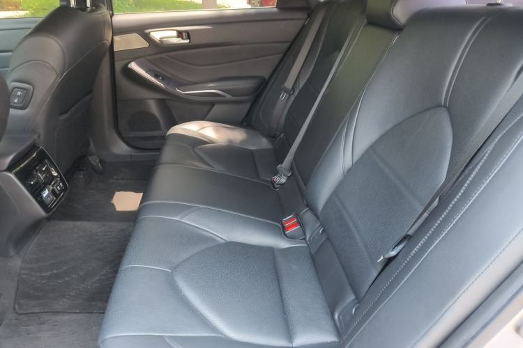 Used Toyota Avalon 2019 2.0L XLE Premium Edition China VI Left Rear Seat
