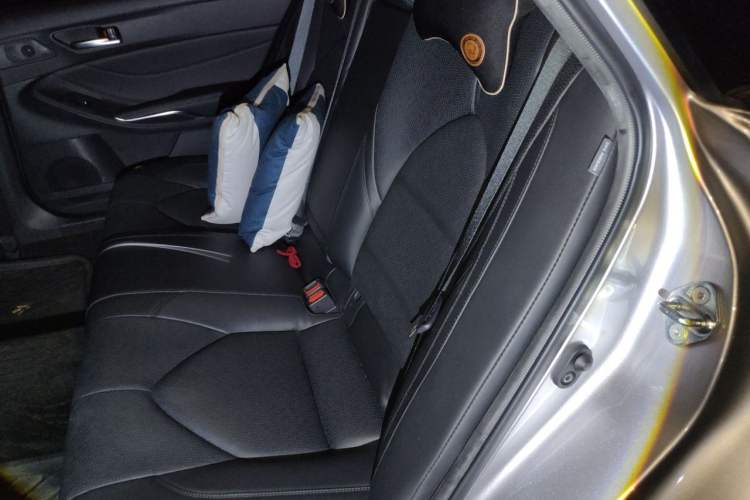 Used Toyota Avalon 2019 2.0L XLE Premium Edition China VI Left Rear Seat