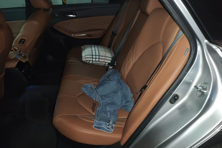 Used Toyota Avalon 2019 Dual-Engine 2.5L XLE Prestige Version China VI Standard Left Rear Seat