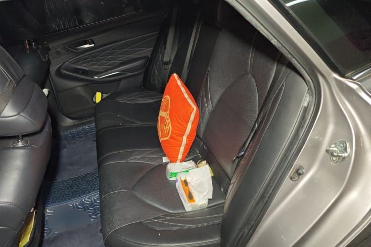 Used Toyota Avalon 2019 Dual-Engine 2.5L XLE Prestige Version China V Standard Left Rear Seat