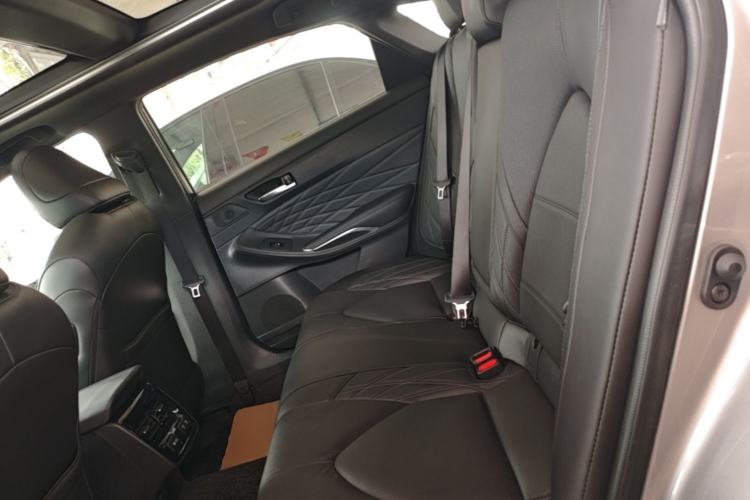 Used Toyota Avalon 2019 Dual-Engine 2.5L XLE Prestige Version China VI Standard Left Rear Seat