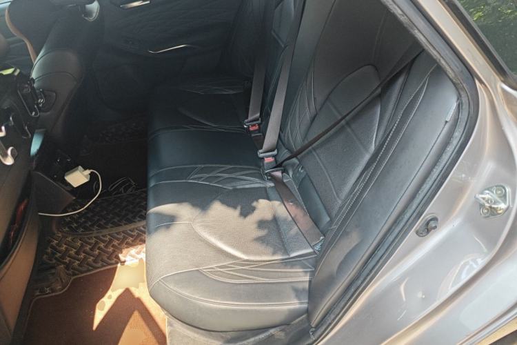 Used Toyota Avalon 2019 Dual-Engine 2.5L XLE Prestige Version China VI Standard Left Rear Seat