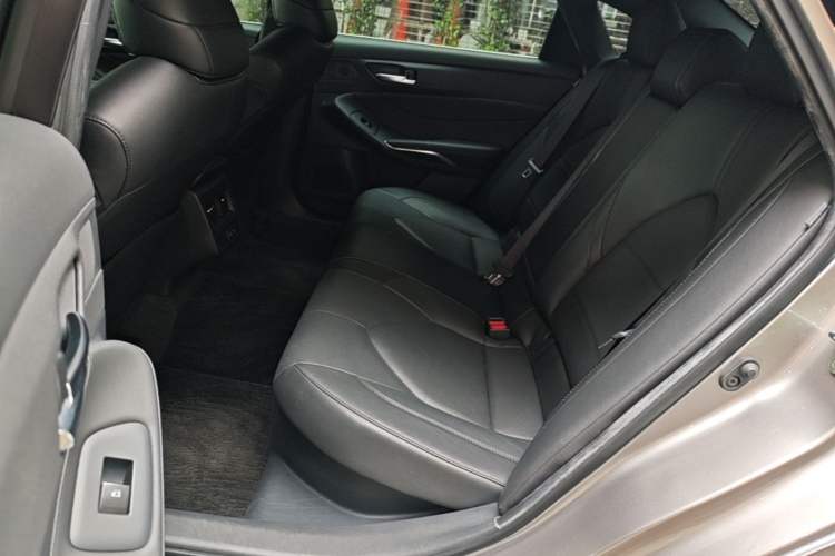 Used Toyota Avalon 2019 Dual-Engine 2.5L Luxury Edition China VI Standard Left Rear Seat