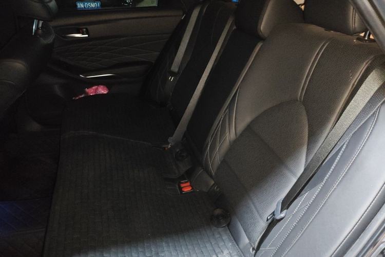 Used Toyota Avalon 2019 Dual-Engine 2.5L XLE Prestige Version China VI Standard Left Rear Seat