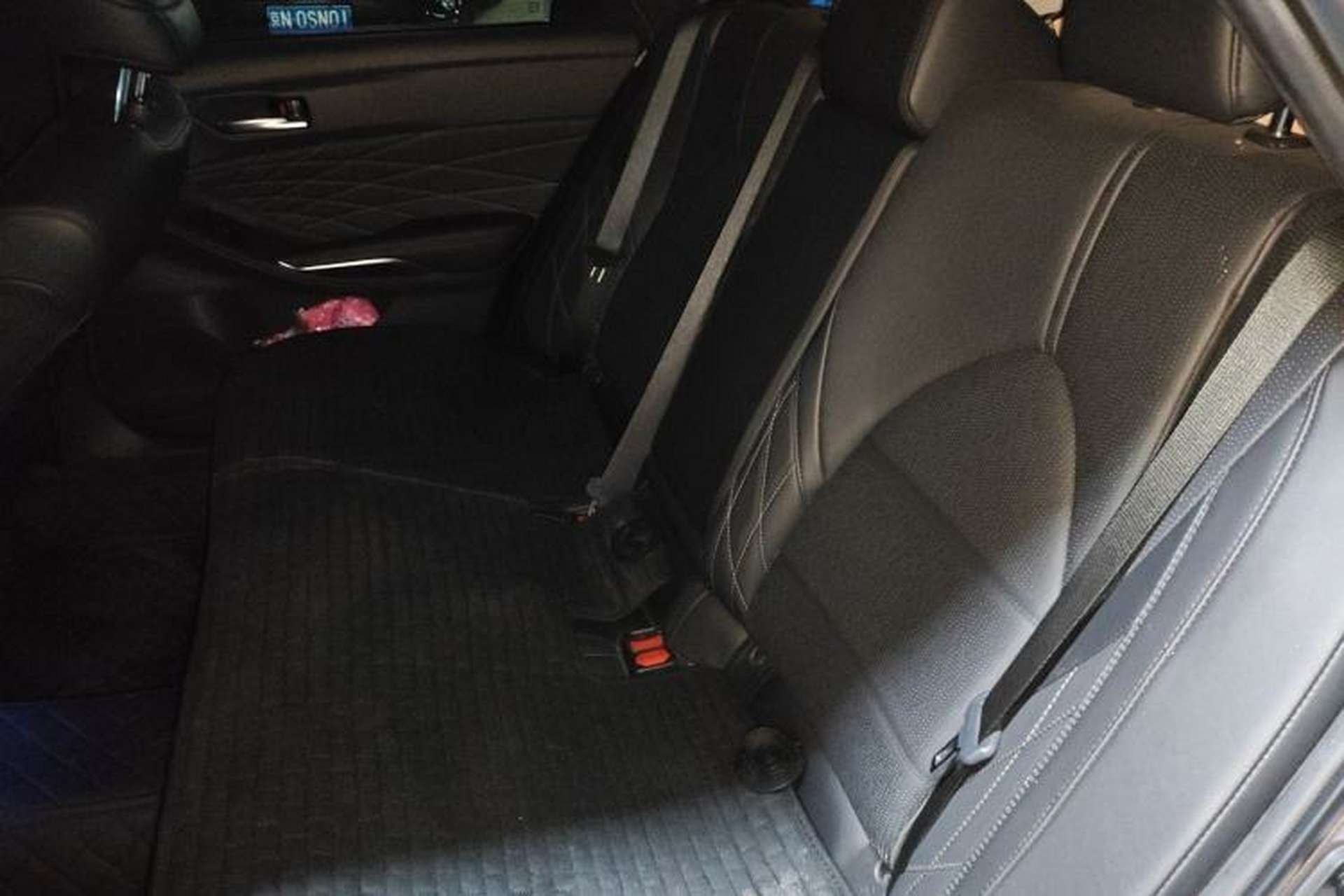 Used Toyota Avalon 2019 Dual-Engine 2.5L XLE Prestige Version China VI Standard Left Rear Seat