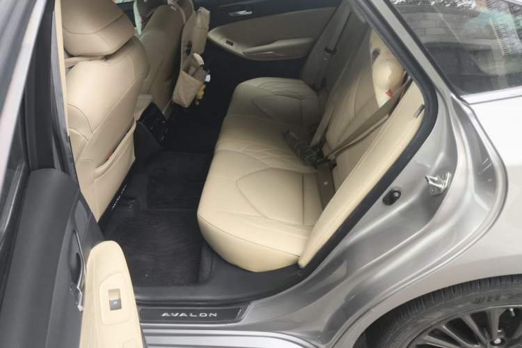 Used Toyota Avalon 2019 2.5L Touring Premium Version China VI Standard Left Rear Seat