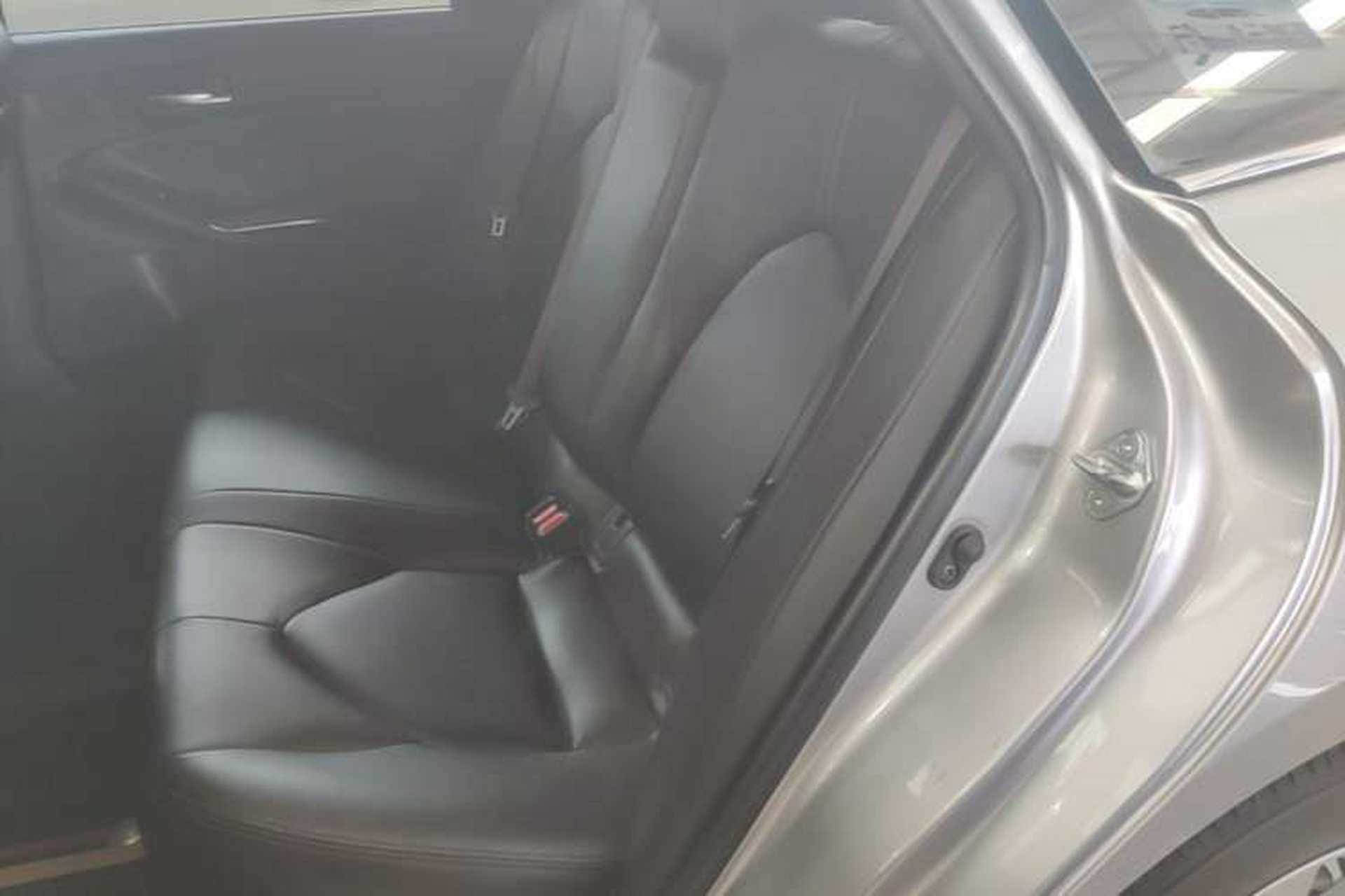 Used Toyota Avalon 2019 2.0L Ambition Edition China VI Left Rear Seat