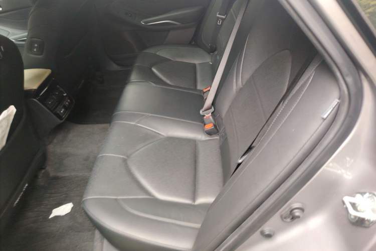 Used Toyota Avalon 2019 2.0L XLE Premium Edition China VI Left Rear Seat