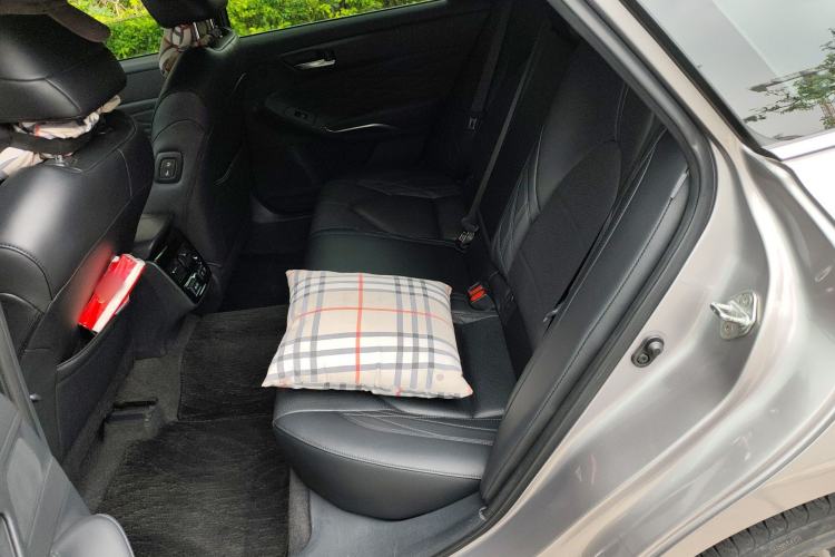Used Toyota Avalon 2019 2.5L Touring Premium Version China VI Standard Left Rear Seat
