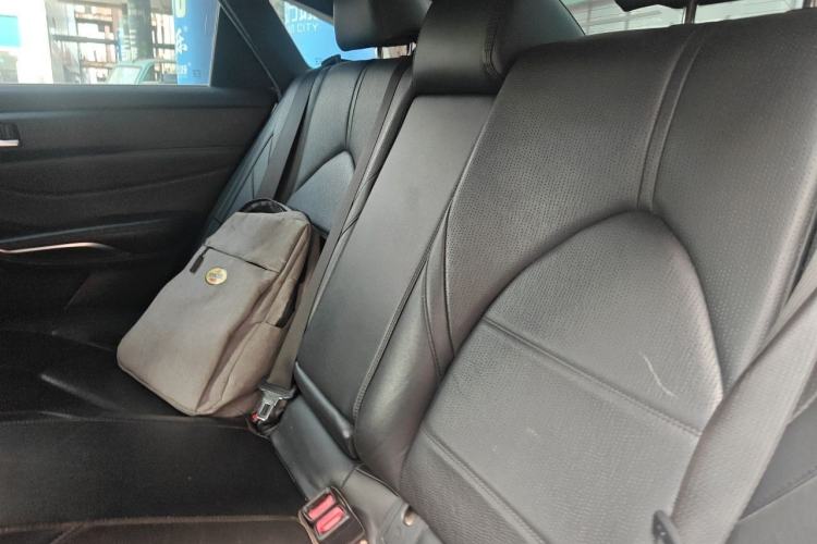 Used Toyota Avalon 2019 2.0L XLE Premium Edition China VI Left Rear Seat