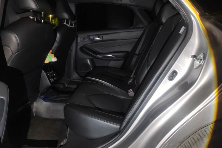 Used Toyota Avalon 2019 2.0L XLE Premium Edition China VI Left Rear Seat
