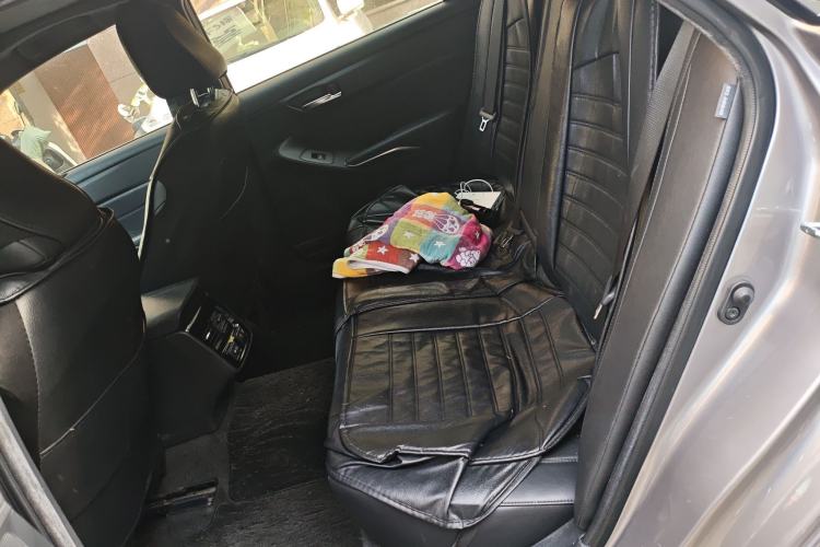 Used Toyota Avalon 2019 2.0L XLE Premium Edition China VI Left Rear Seat