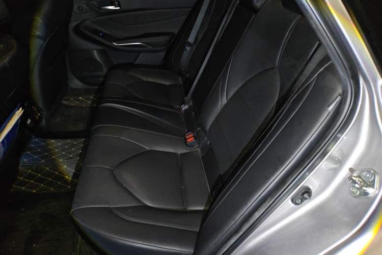Used Toyota Avalon 2019 2.0L XLE Premium Edition China VI Left Rear Seat