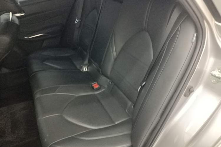 Used Toyota Avalon 2019 Dual-Engine 2.5L Luxury Edition China VI Standard Left Rear Seat