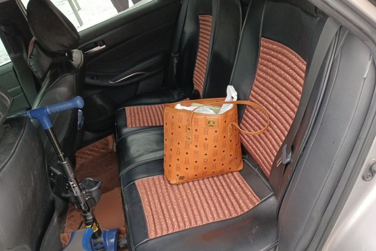 Used Toyota Avalon 2019 Dual-Engine 2.5L Luxury Edition China VI Standard Left Rear Seat
