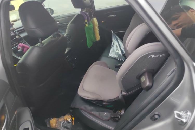 Used Toyota Avalon 2019 Dual-Engine 2.5L XLE Prestige Version China VI Standard Left Rear Seat