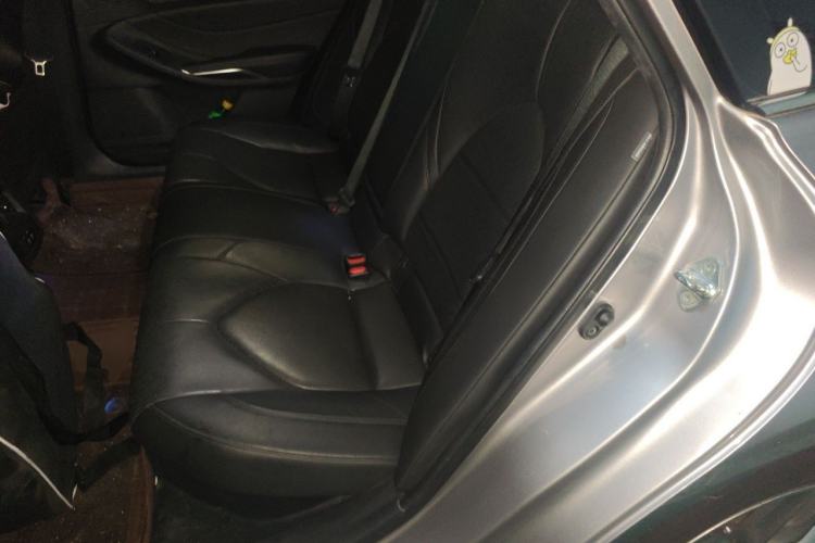 Used Toyota Avalon 2019 Dual-Engine 2.5L Luxury Edition China VI Standard Left Rear Seat