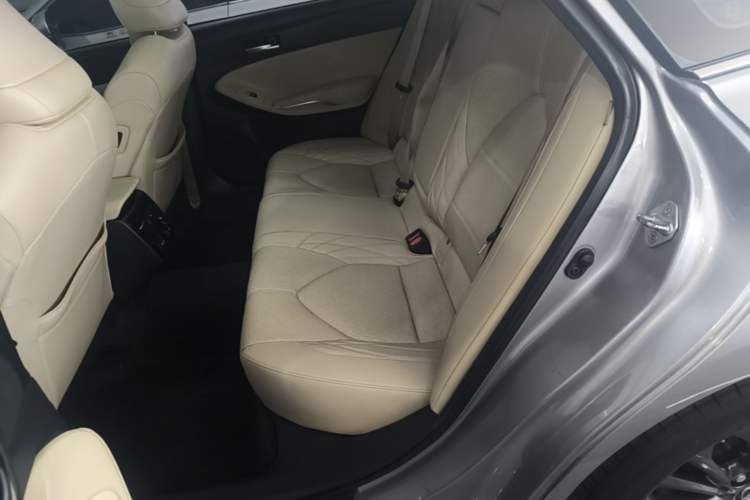Used Toyota Avalon 2019 2.5L Touring Premium Version China VI Standard Left Rear Seat