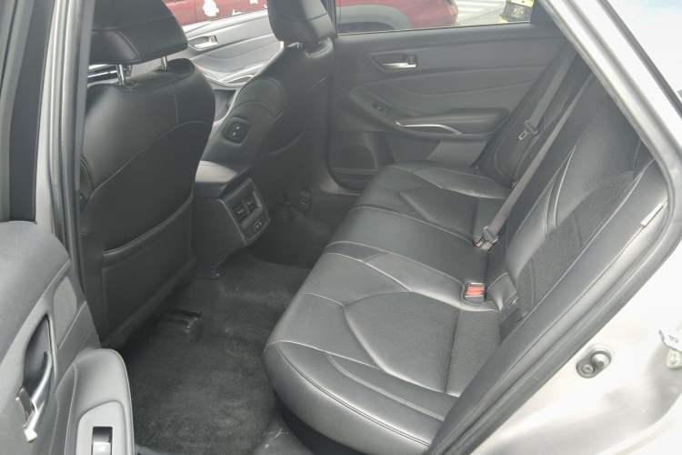 Used Toyota Avalon 2019 Dual-Engine 2.5L Luxury Edition China V Standard Left Rear Seat