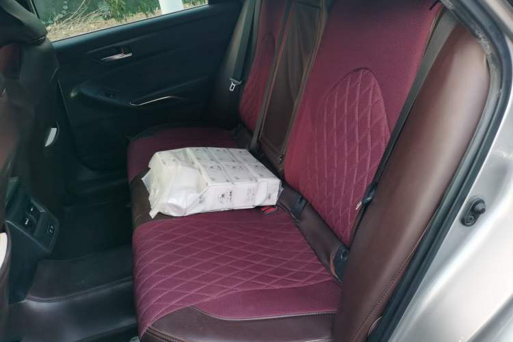 Used Toyota Avalon 2019 Dual-Engine 2.5L Luxury Edition China VI Standard Left Rear Seat