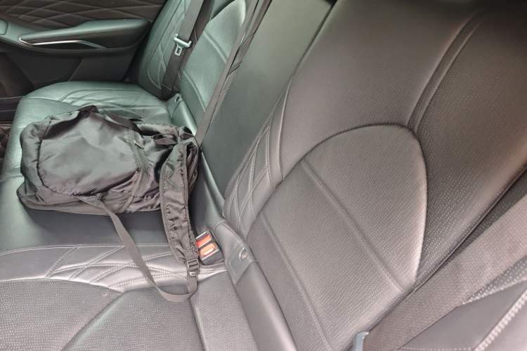 Used Toyota Avalon 2019 2.5L Touring Premium Version China VI Standard Left Rear Seat