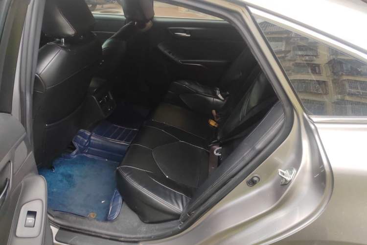 Used Toyota Avalon 2019 2.0L XLE Premium Edition China VI Left Rear Seat