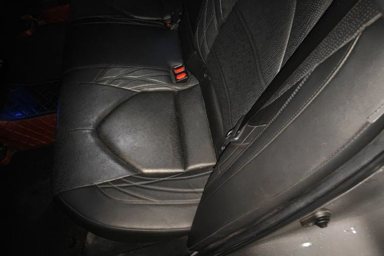 Used Toyota Avalon 2019 Dual-Engine 2.5L XLE Prestige Version China VI Standard Left Rear Seat