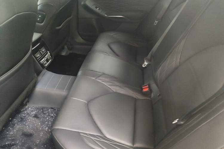 Used Toyota Avalon 2019 2.5L Touring Premium Version China VI Standard Left Rear Seat