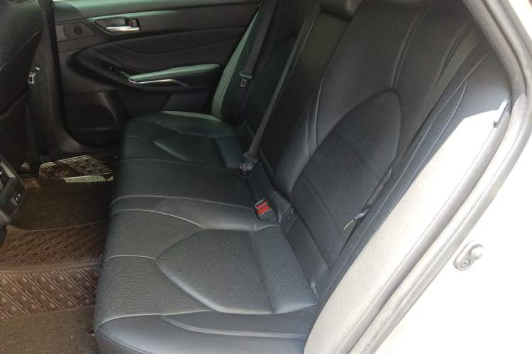 Used Toyota Avalon 2019 2.0L Luxury Edition China VI Standard Left Rear Seat