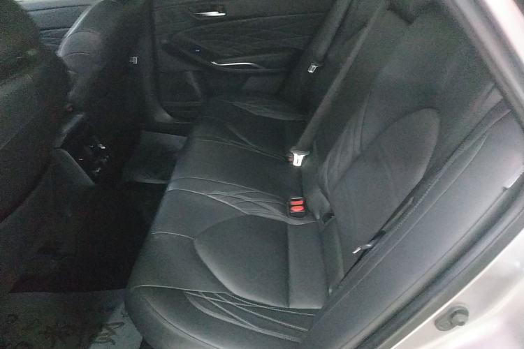 Used Toyota Avalon 2019 Dual-Engine 2.5L XLE Prestige Version China VI Standard Left Rear Seat