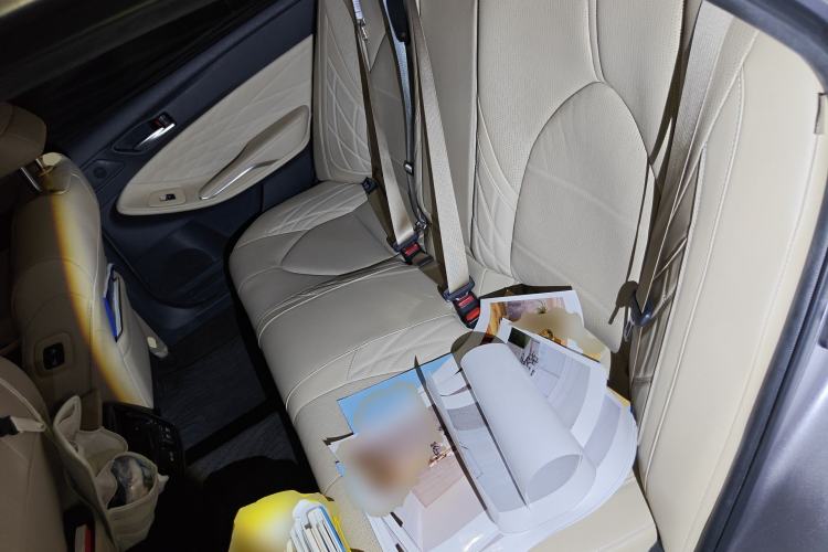 Used Toyota Avalon 2019 Dual-Engine 2.5L XLE Prestige Version China VI Standard Left Rear Seat