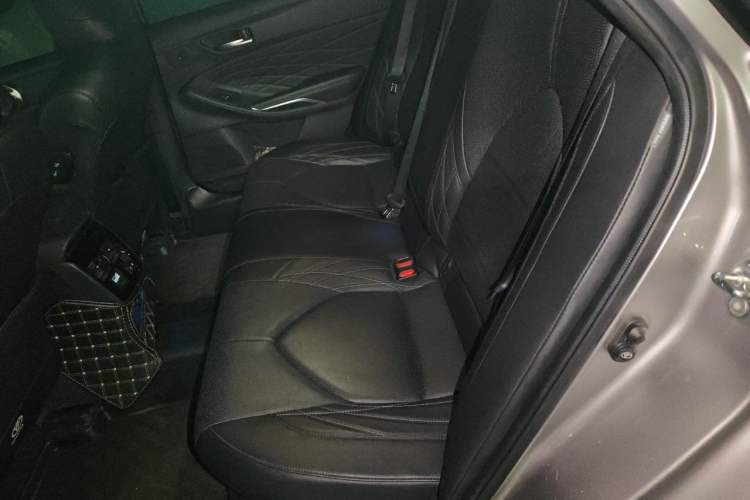 Used Toyota Avalon 2019 Dual-Engine 2.5L XLE Prestige Version China VI Standard Left Rear Seat