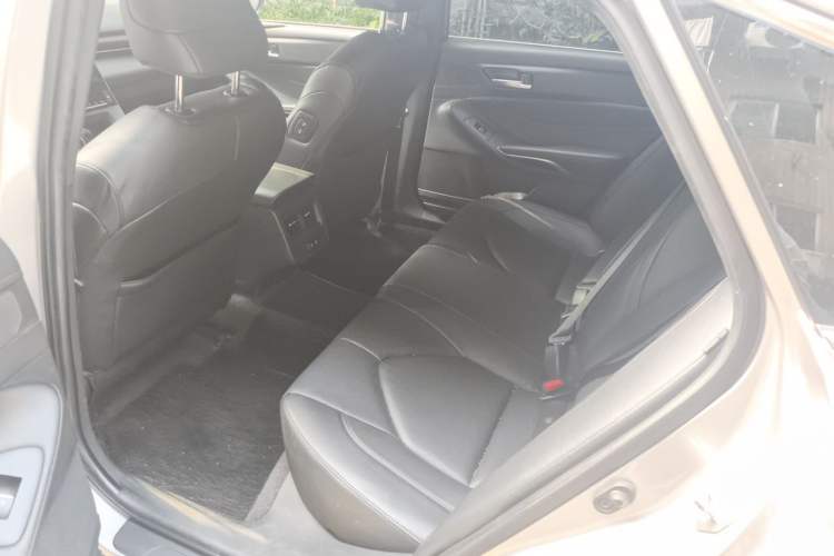 Used Toyota Avalon 2019 2.0L Luxury Edition China VI Standard Left Rear Seat