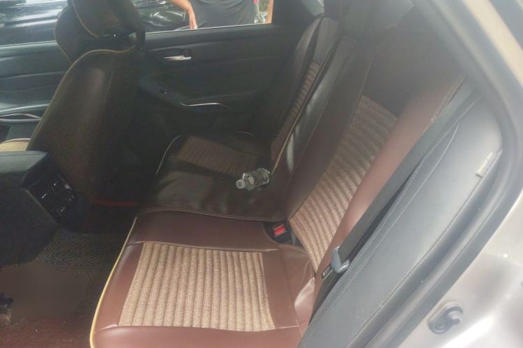 Used Toyota Avalon 2019 2.0L XLE Premium Edition China VI Left Rear Seat
