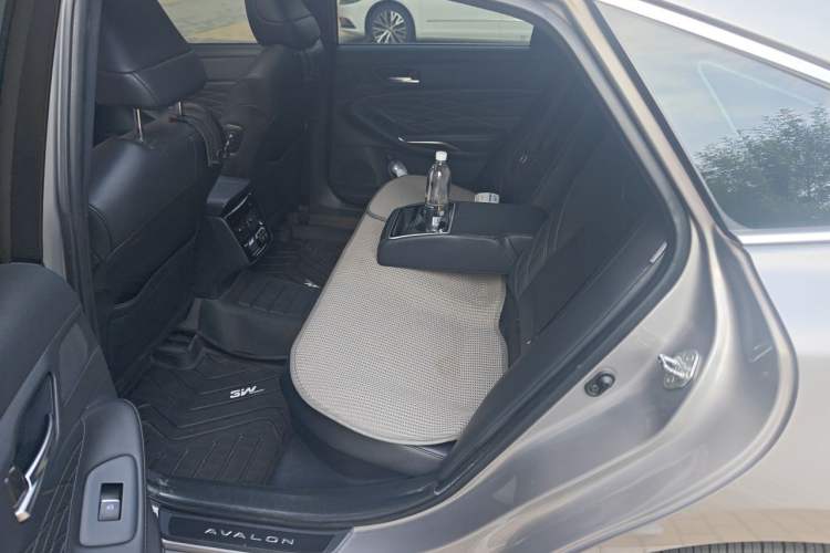 Used Toyota Avalon 2019 Dual-Engine 2.5L XLE Prestige Version China VI Standard Left Rear Seat