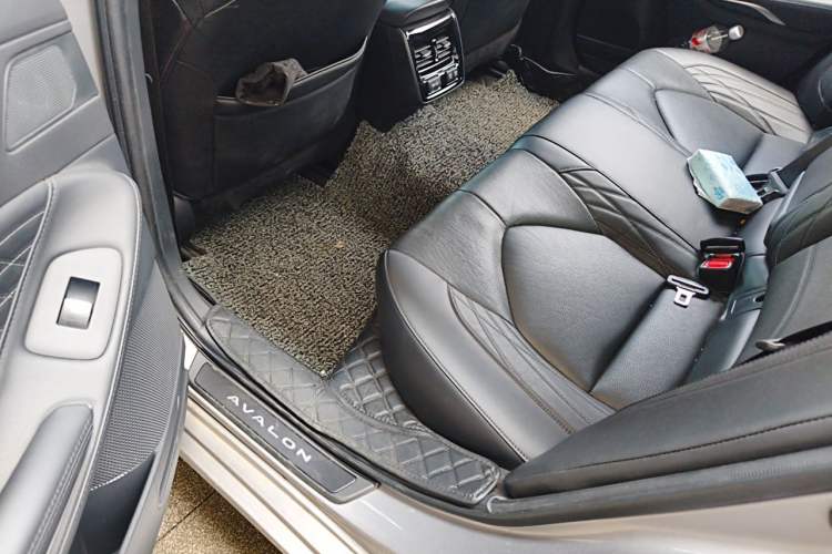 Used Toyota Avalon 2019 2.5L Touring Premium Version China VI Standard Left Rear Seat
