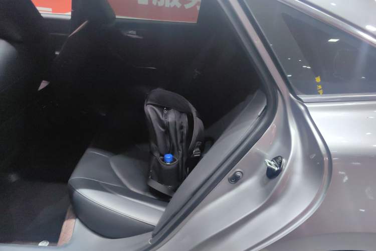 Used Toyota Avalon 2019 2.0L XLE Premium Edition China VI Left Rear Seat