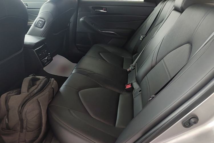 Used Toyota Avalon 2019 2.0L XLE Premium Edition China VI Left Rear Seat