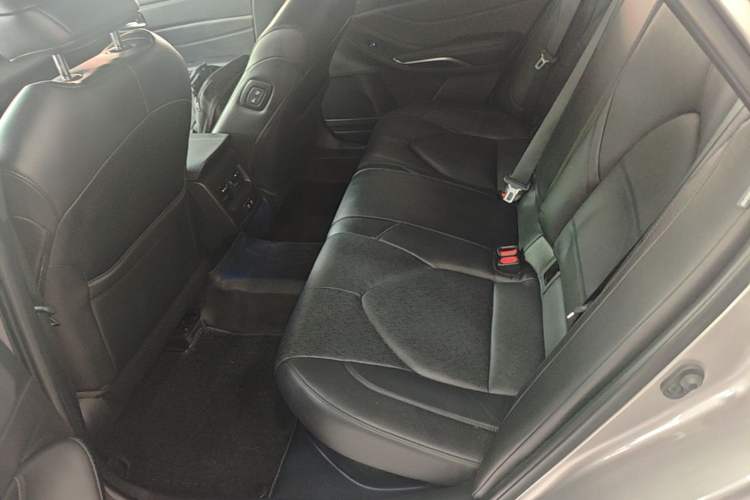 Used Toyota Avalon 2019 Dual-Engine 2.5L Luxury Edition China VI Standard Left Rear Seat