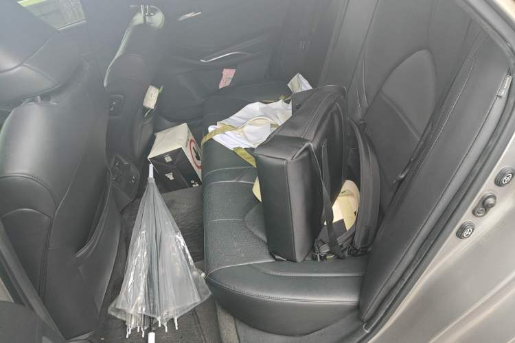 Used Toyota Avalon 2019 2.0L Luxury Edition China VI Standard Left Rear Seat