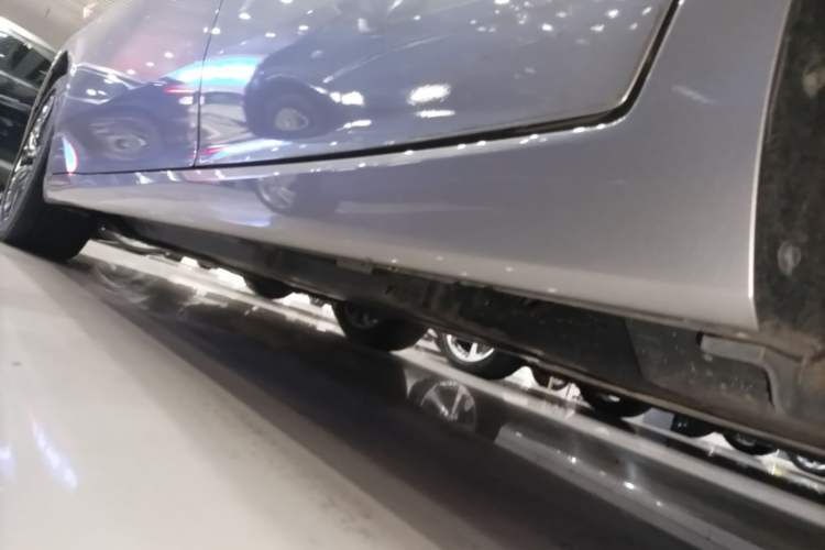 Used Toyota Avalon 2019 2.0L XLE Premium Edition China VI Left Side Sill
