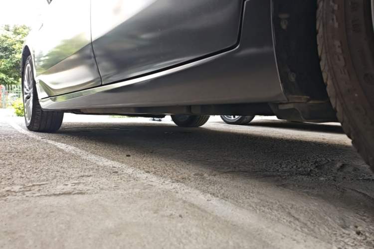 Used Toyota Avalon 2019 Dual-Engine 2.5L XLE Prestige Version China VI Standard Left Side Sill